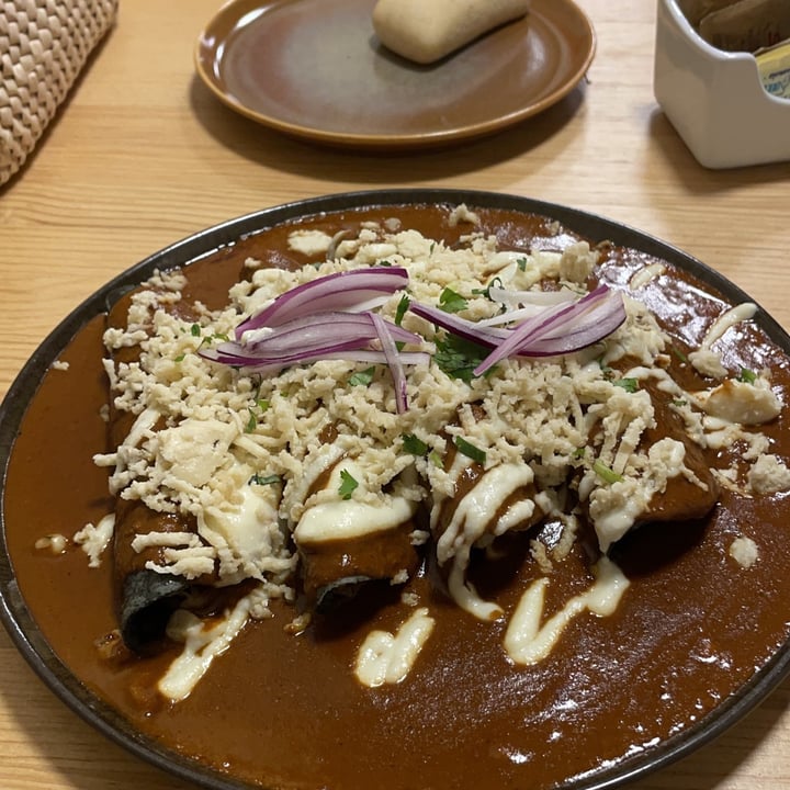 review photo of Pali Pali del Valle Enmoladas Poblanas shared by @athnamaszepol on 18 Sep 2021 - review