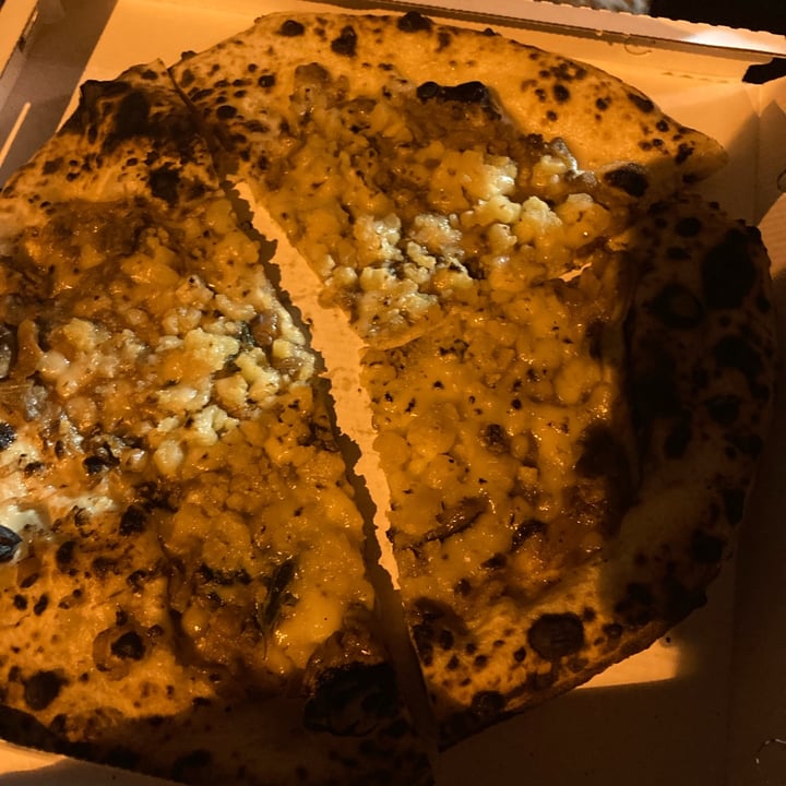 review photo of Isabella De Cham Pizza Fritta Pizza Vegana shared by @giusferrara on 09 Jul 2022 - review