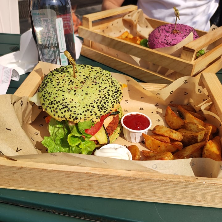 review photo of Flower Burger Jungle burger shared by @seitanto on 29 Mar 2022 - review