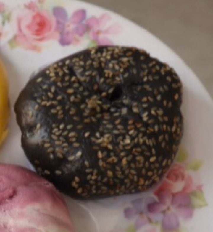 photo of Pun-Pao Steamed Buns Charcoal Almond Black Sesame Bun shared by @kaylabear on  03 Mar 2020 - review