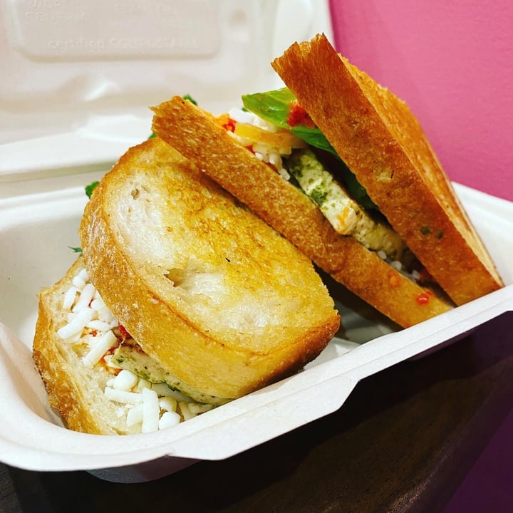 review photo of The Gray Zebra Curry fries shared by @mamtavalderrama on 08 Apr 2022 - review
