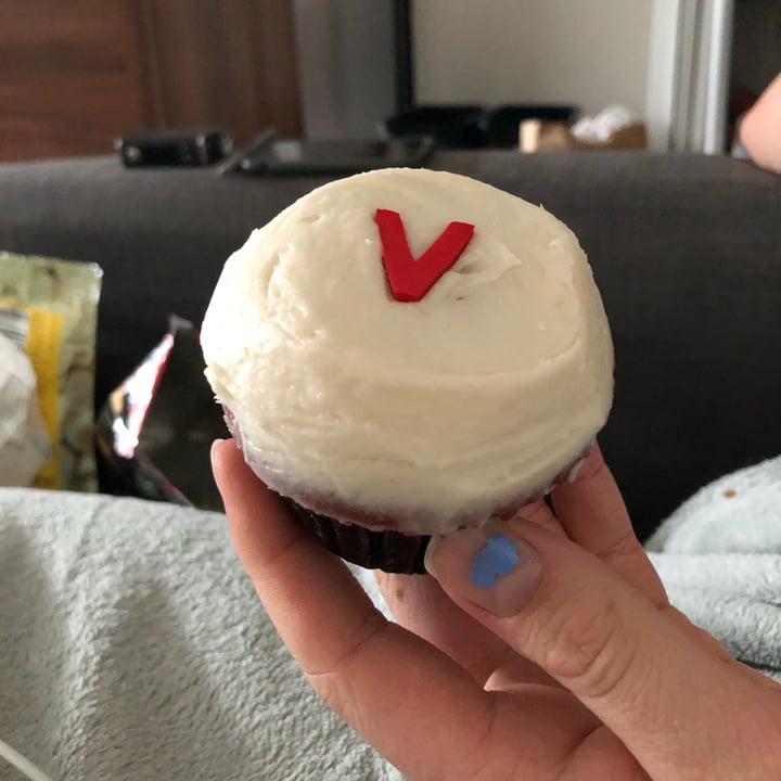 review photo of Sprinkles Cupcakes Vegan Red Velvet Cupcake shared by @colphax on 21 Feb 2022 - review