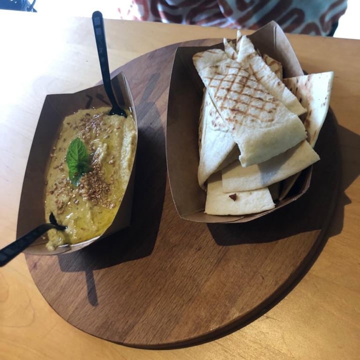 photo of Fala'Feel Piacenza Hummus shared by @daxvegan on  31 Jul 2021 - review
