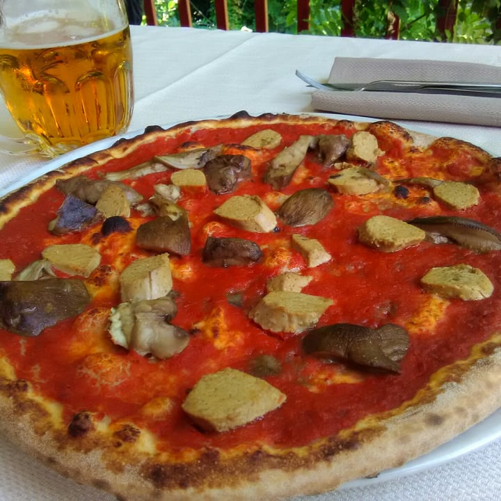 review photo of Ecosteria Parco Santi Angeli Pizza with tofu wurstel and mushrooms shared by @myvegantrips on 30 Jul 2020 - review