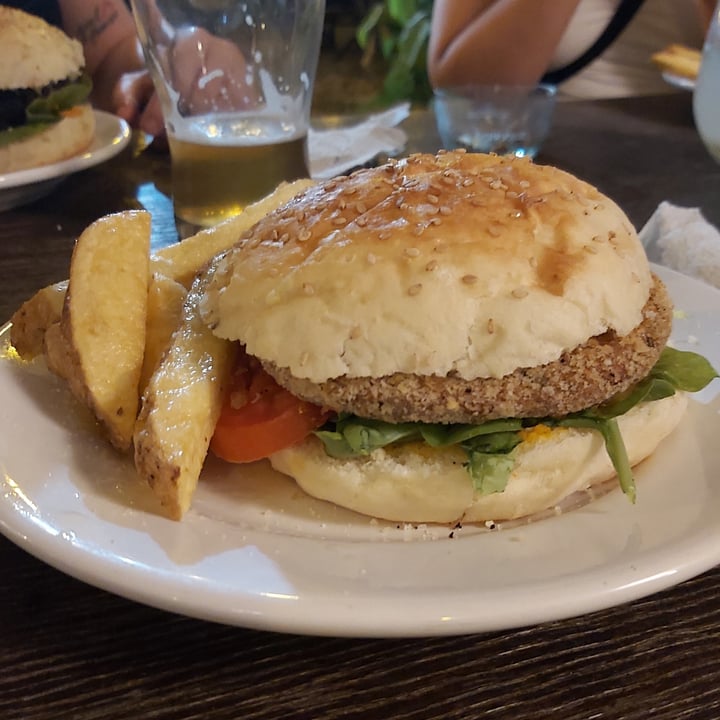 review photo of Buena Pinta Social Club Hamburguesa Vegana shared by @valenbetchakian on 18 Jan 2022 - review