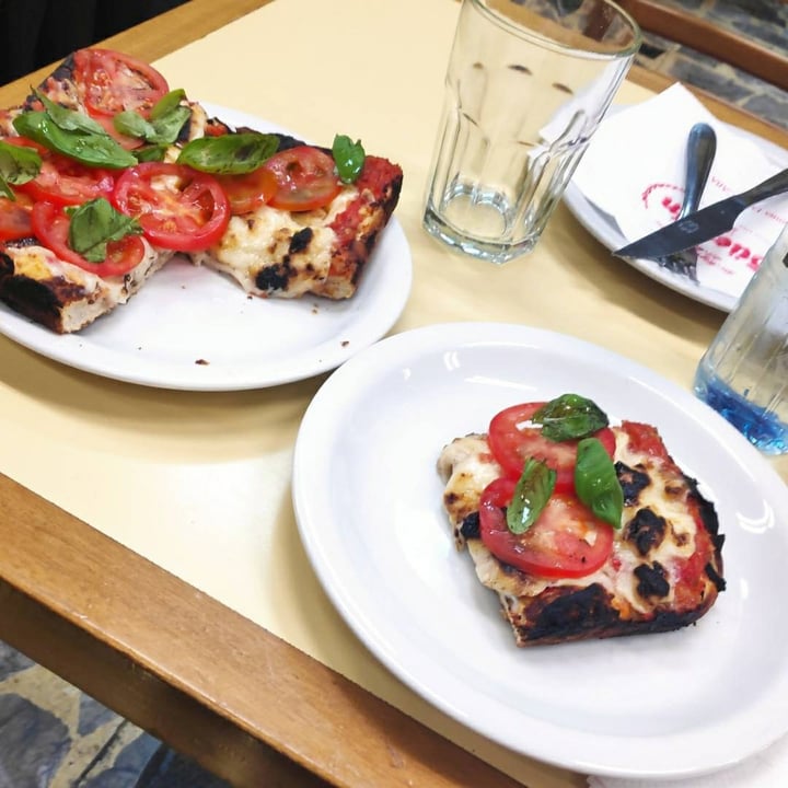 photo of Pizzería Güerrin Pizza Margarita vegana shared by @ladyrubi on  03 Aug 2021 - review