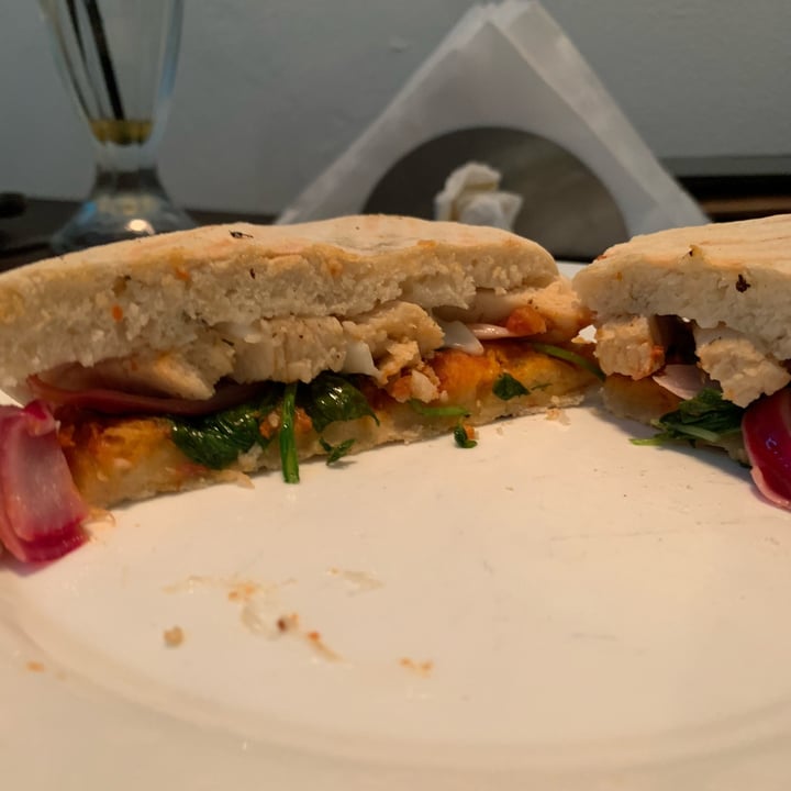 review photo of NUVE - Vegan Food & Music Sandwich de no pollo shared by @luchiveg on 13 Feb 2022 - review