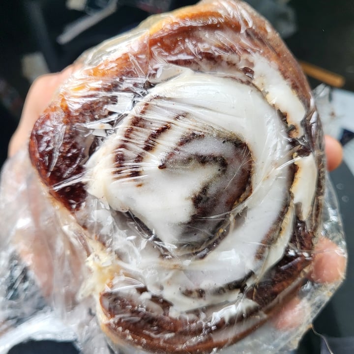 photo of Ben & Esther's Bagels and Deli Cinnamon roll shared by @izzyiris on  20 May 2022 - review
