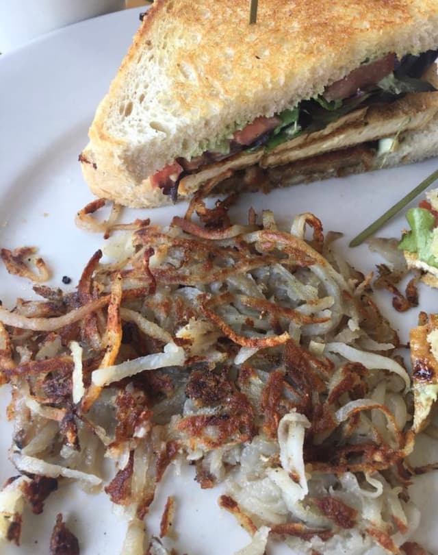Photo of the dish “Hash browns and Jonathan Richmond Sandwhich”