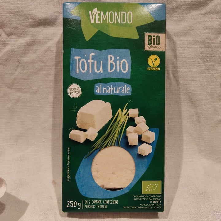 photo of Vemondo Tofu Bio al naturale shared by @lmariantoni on  29 Mar 2022 - review