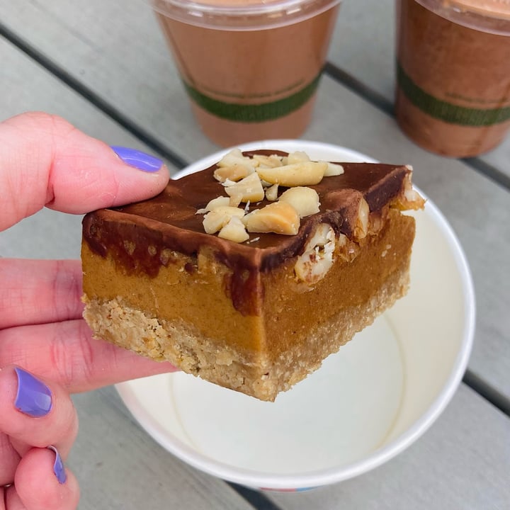photo of Picnic Snickers Bar Slice shared by @katelouisepowell on  11 Aug 2022 - review