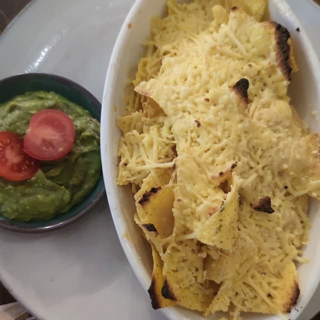菜肴“Cheesy Nachos”的照片