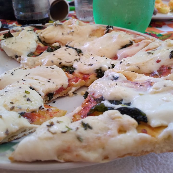 photo of Empanadas de 10 Pizza vegana de albahaca shared by @karenyan on  31 Oct 2020 - review