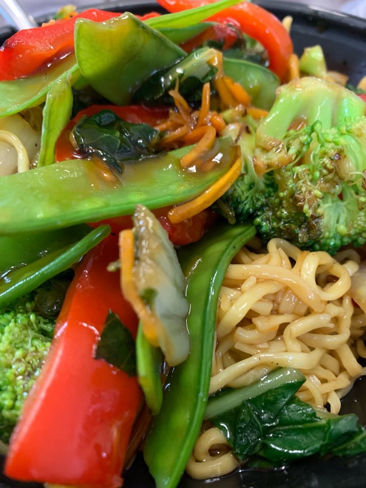 photo of Edo Japan Veggie Noodlefull Bowl shared by @crystallengua on  03 Sep 2019 - review