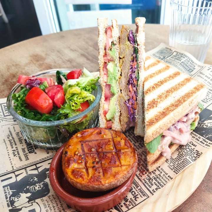 review photo of Daio Nuestro club sandwich shared by @mamaroach on 31 Jul 2022 - review