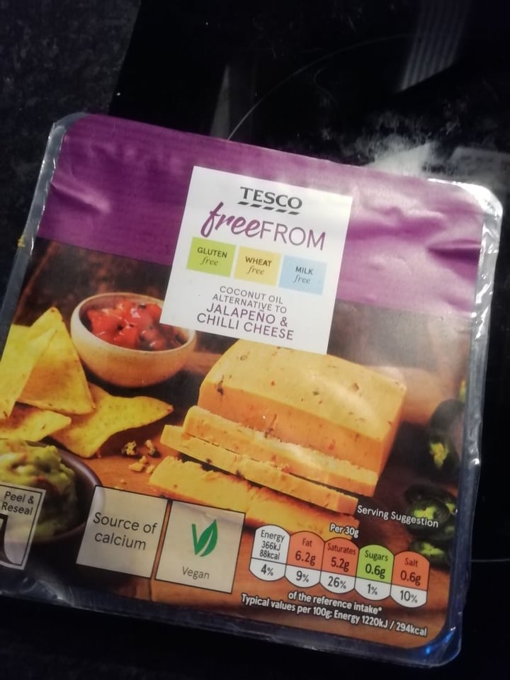 photo of Tesco Free From Coconut Oil Alternative To Jalapeno & Chilli Cheddar Block shared by @sassenach1983 on  04 Jan 2020 - review