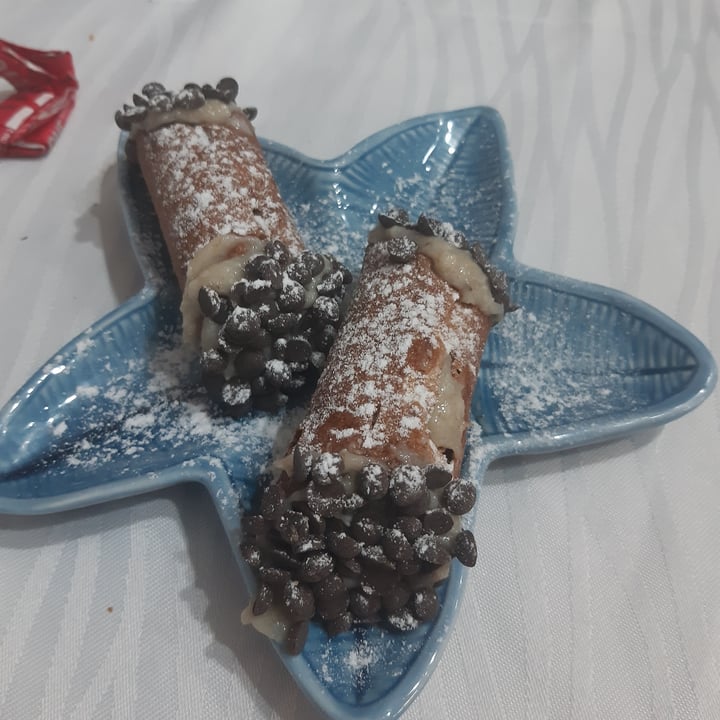 photo of Trinacria Pizzeria Cannolo Cocco e Banana shared by @noemicrimson on  04 Oct 2022 - review