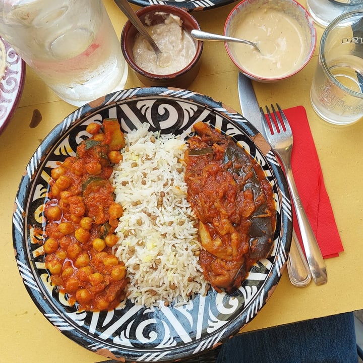 photo of Orient Experience Snc Venezia Riso con lenticchie, ceci alle zucchine e melanzane al pomodoro shared by @annabi90 on  02 Jun 2022 - review