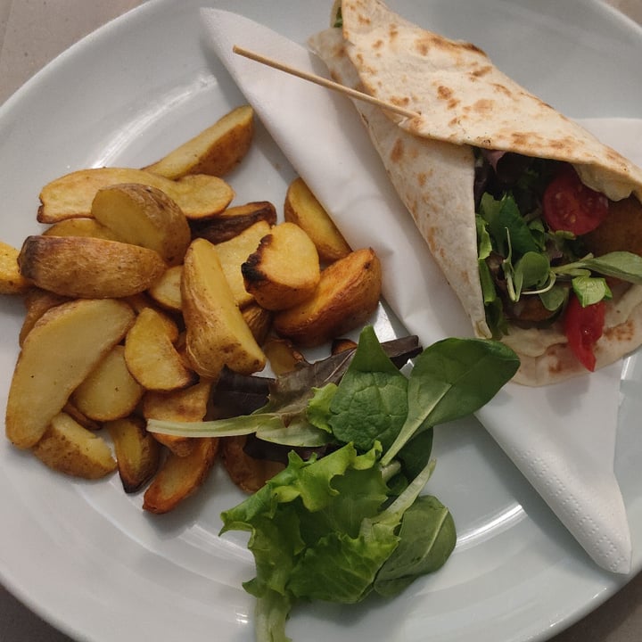 photo of Vineria Dolcevite Marrakech: Wrap Vegan shared by @dianaolivares on  01 Oct 2020 - review