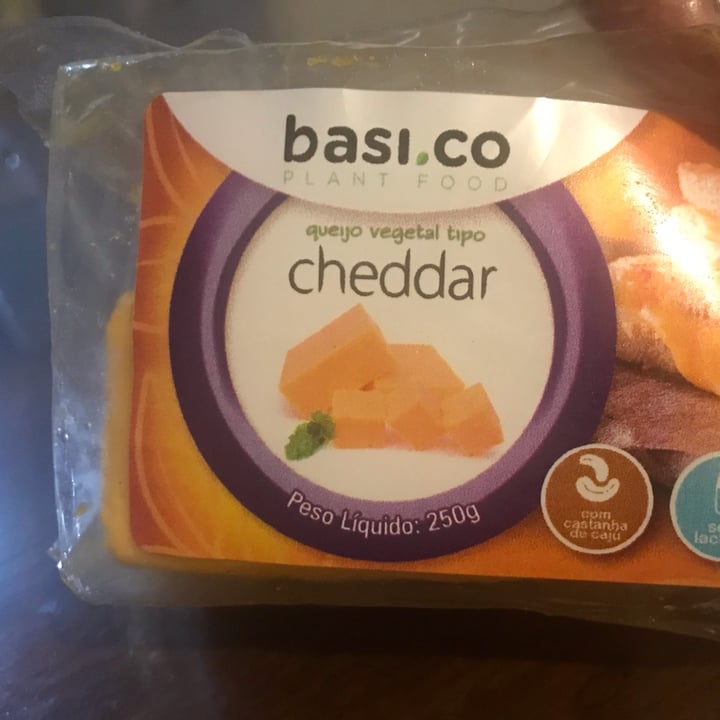 photo of Basi.co Queijo chedar vegano shared by @brunaholanda on  09 May 2022 - review