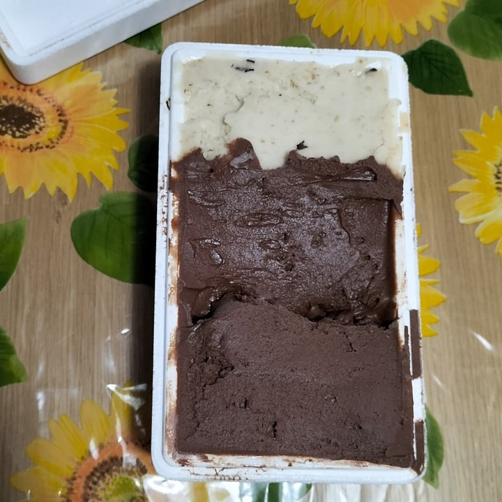 photo of Gelateria Artigianale Rufus cioccolato fondente con passito e noce moscata shared by @zago on  08 Aug 2022 - review