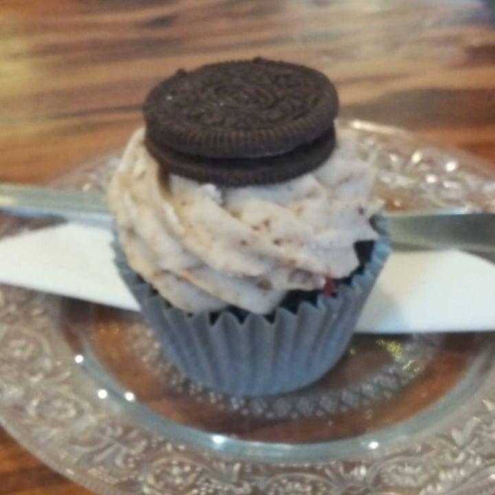 photo of True North Vegan Oreo Cupcake shared by @veganadam on  05 Aug 2022 - review