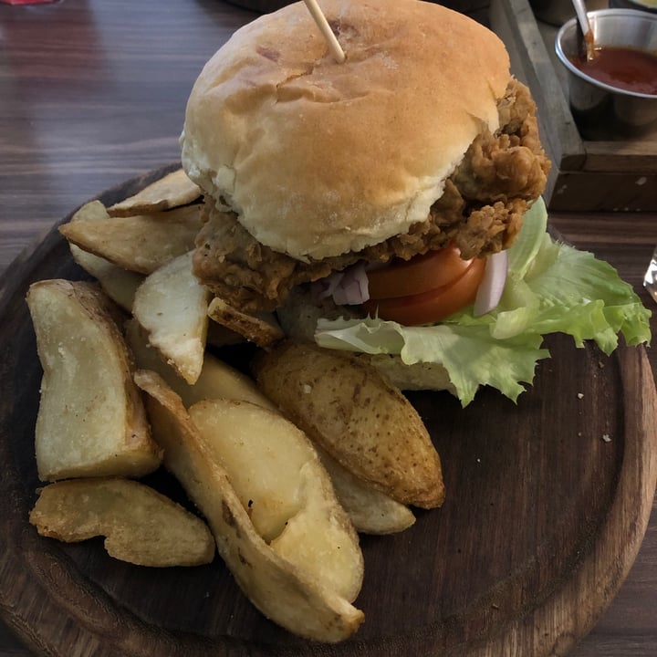 photo of Calabacitas Tiernas Bistro Hamburguesa Seitan shared by @paolaminerva on  30 Jul 2021 - review