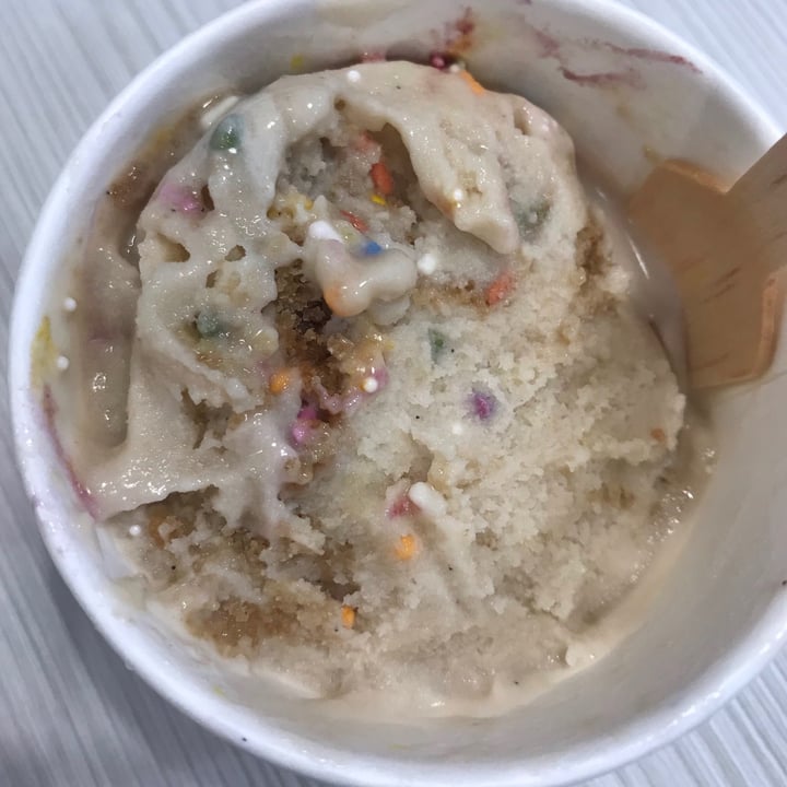 review photo of Kind Kones Birthday Cake Ice Cream shared by @lizard on 21 Feb 2021 - review