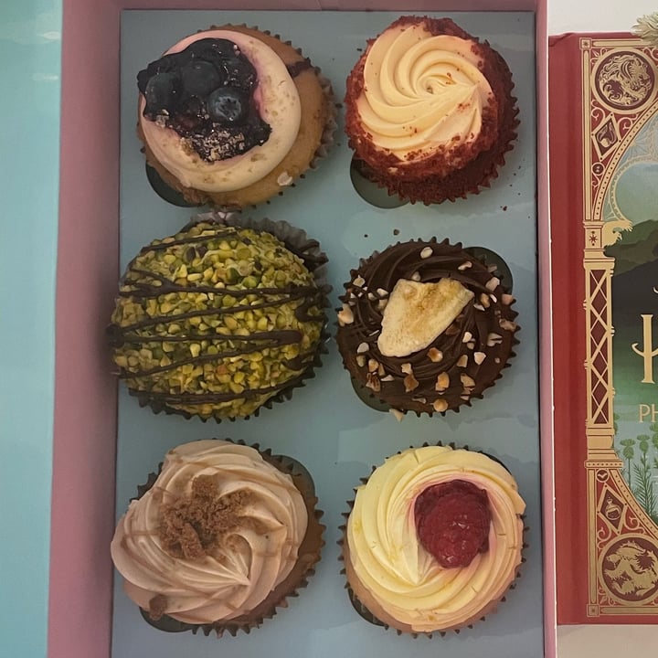 review photo of Lola’s Cupcakes Cupcake Assortiti shared by @eleonoradoss on 13 Apr 2022 - review