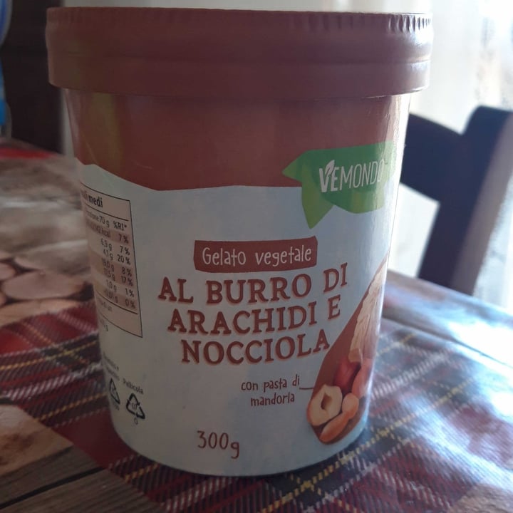 photo of Vemondo  Gelato Al Burro Di Arachidi E Nocciola shared by @chiara35 on  23 Jul 2022 - review