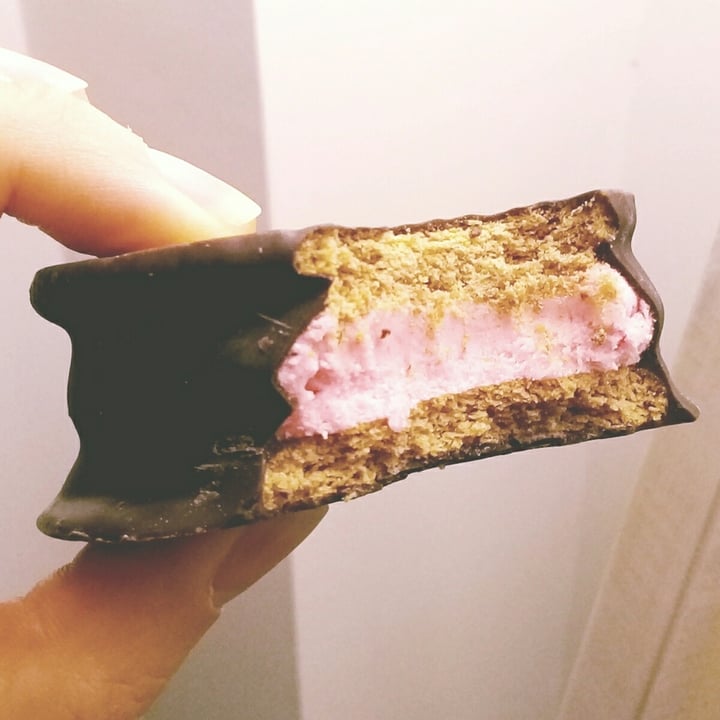 photo of Un Rincón Vegano Alfajor de Frutos del Bosque shared by @martbass on  28 May 2020 - review