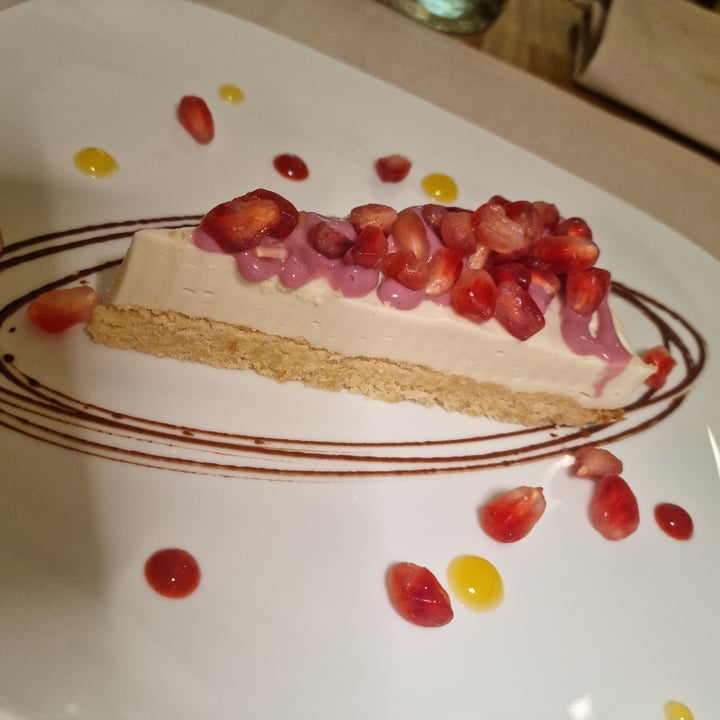 photo of Ristorante Gintilla Cagliari Cheesecake al cioccolato bianco e melagrane shared by @francy82 on  03 Dec 2021 - review