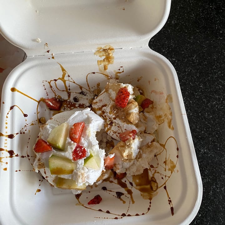review photo of Lexi's Healthy Eatery Summer pavlova shared by @paulineve1 on 26 Sep 2020 - review