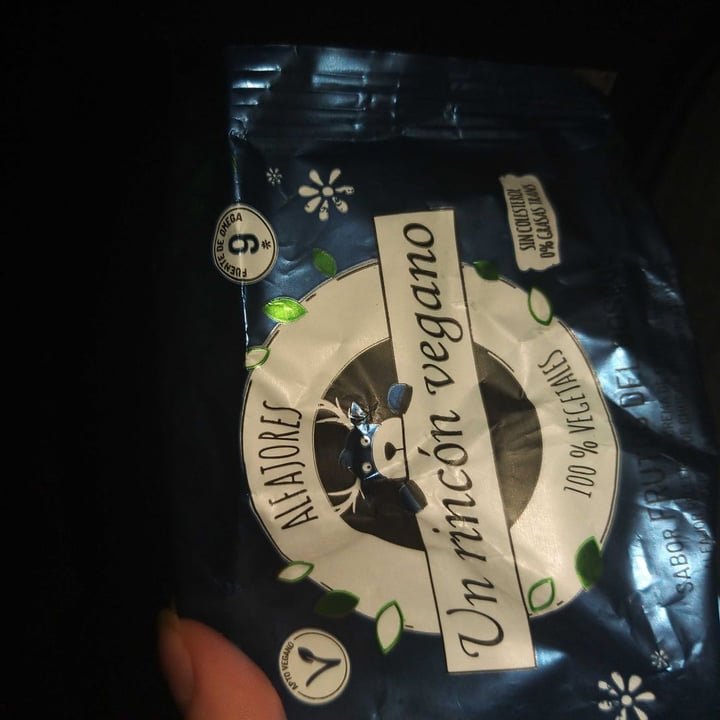 photo of Un Rincón Vegano Alfajor de Frutos del Bosque shared by @emilceebgr on  07 Apr 2020 - review