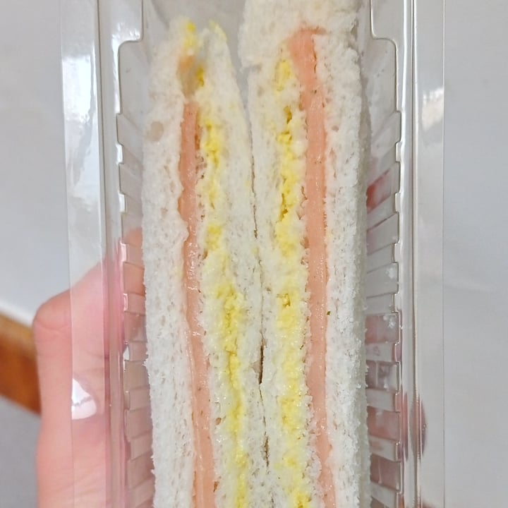 review photo of No Vivas de Ensalada Sándwich De Jamón Y No Huevo shared by @miliforanimals on 29 Aug 2022 - review
