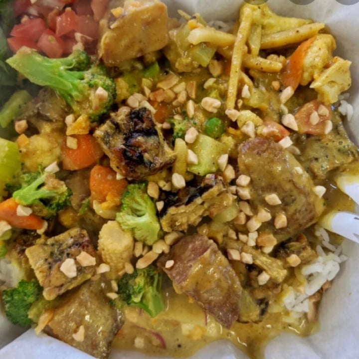 photo of Muñecas Downtown Taco Garden Curry Tempeh shared by @davenelson66 on  27 May 2022 - review