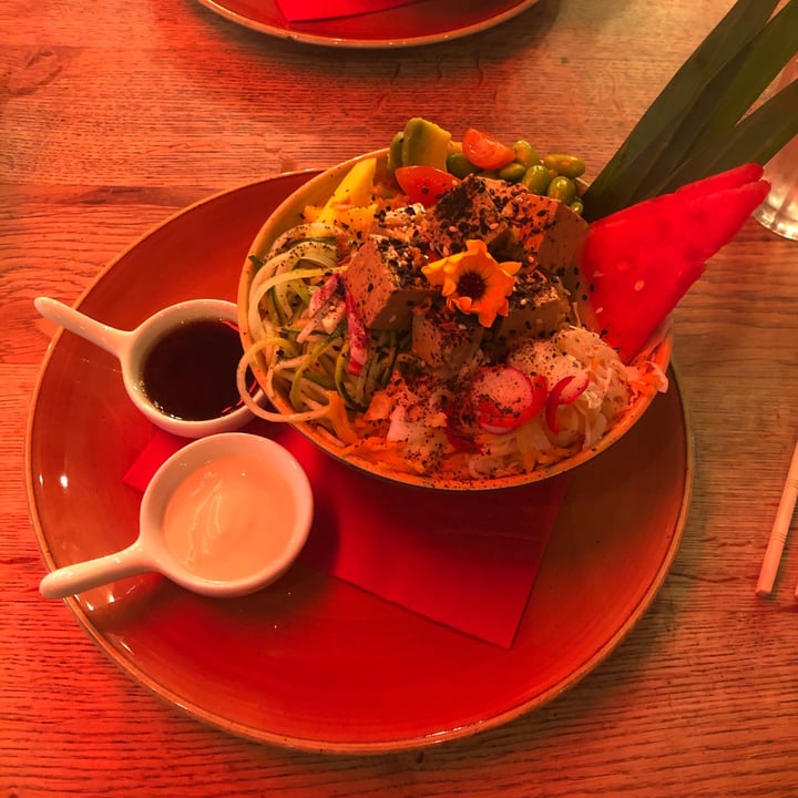 photo of Kona Smoked Teriyaki Tofu Poke Bowl shared by @katherinerawl on  02 Oct 2021 - review