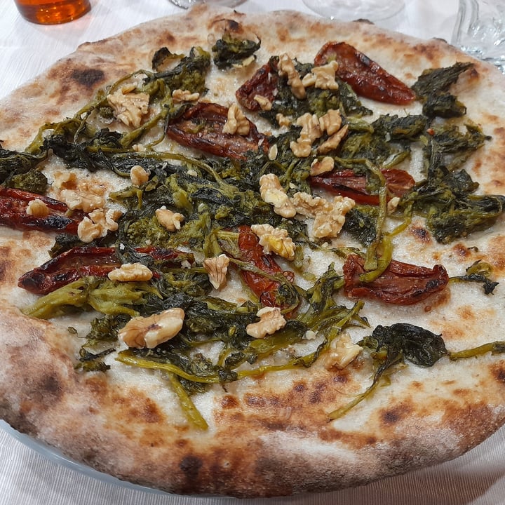 photo of Il Veliero Ristorante Pizzeria Pizza Con Cime Di Rapa E Noci shared by @alessandraburzi on  18 Mar 2022 - review