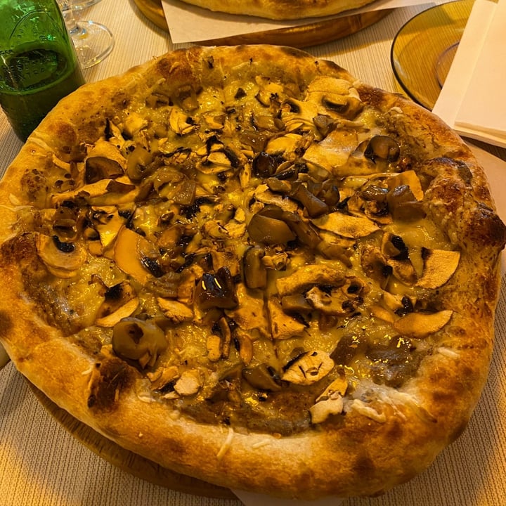 photo of López & López Pizza funghi shared by @rubiveg1 on  19 Mar 2022 - review