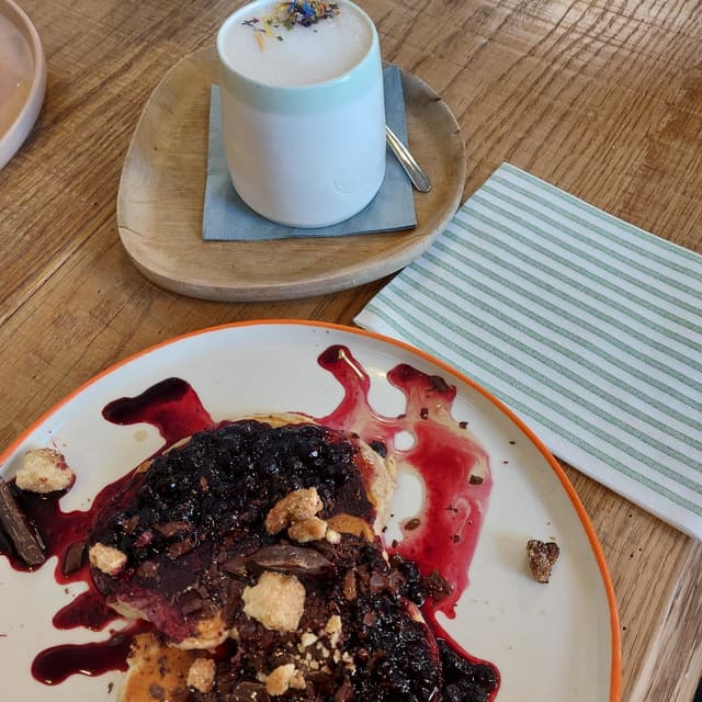 Photo of the dish “Pancake Con Crumble Di Mirtilli E Cioccolato”