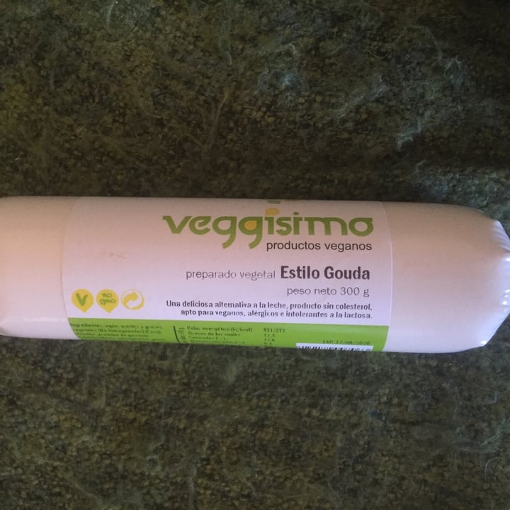 review photo of Veggisimo Preparado vegetal Estilo Gouda shared by @bigvegantheory on 21 Oct 2020 - review