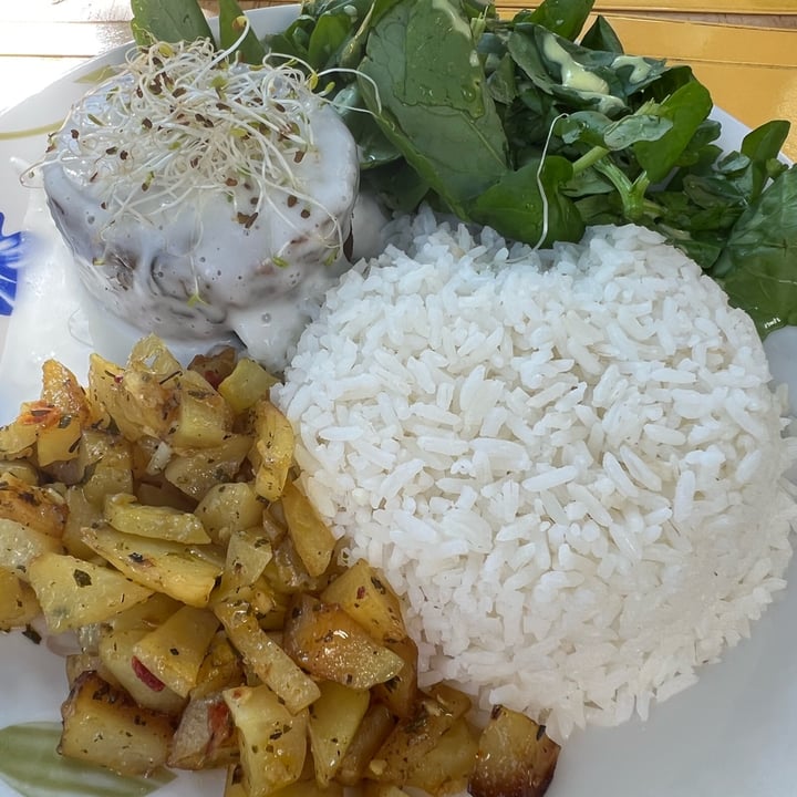 review photo of Mount Zion Vegan medalhão de cogumelo com arroz e batata shared by @izabeladerobi on 03 Aug 2022 - review