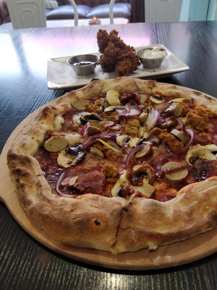 photo of Happy Friday Kitchen Meat Loathers Pizza shared by @gyanhan on  01 May 2018 - review