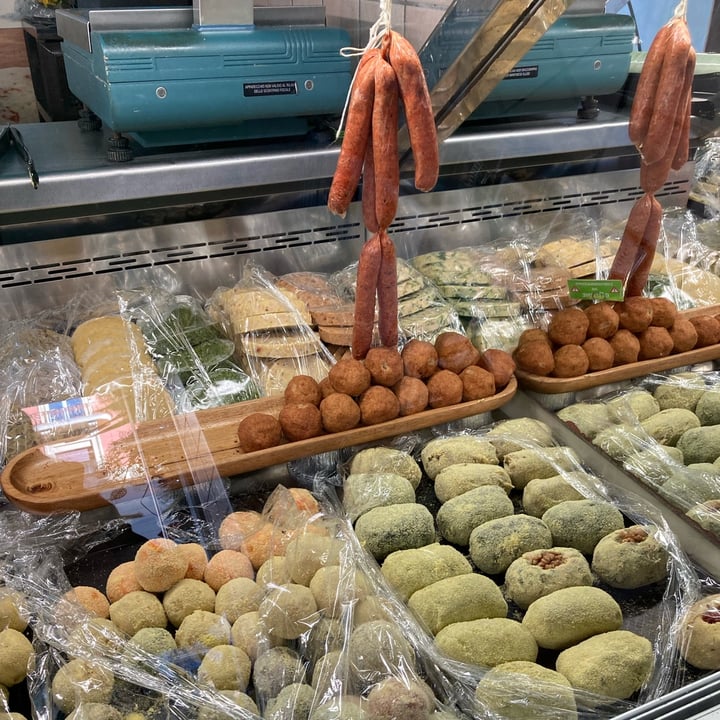 photo of Macelleria Vegetariana Italia (vegetarian butcher shop) Polpette di Soia shared by @sottolapellepodcast on  07 Dec 2021 - review