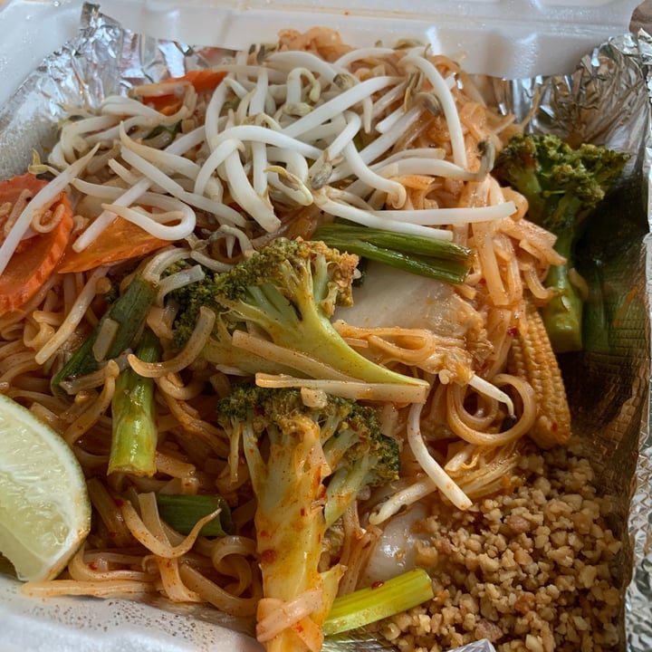 photo of Happy Thai Restaurant Vegetable Pad Thai shared by @allhess on  28 Sep 2021 - review