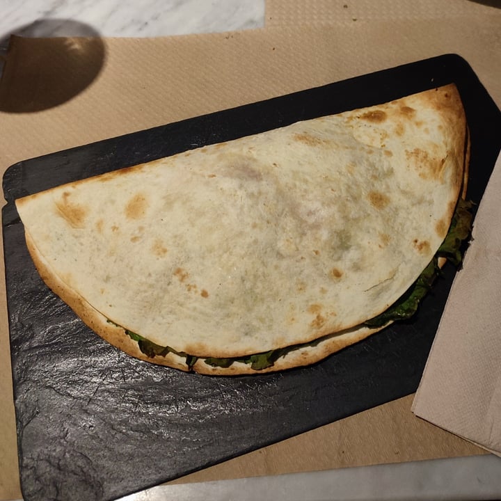 photo of Legends Cafe Quesadilla Vegana shared by @espe97 on  26 Mar 2022 - review