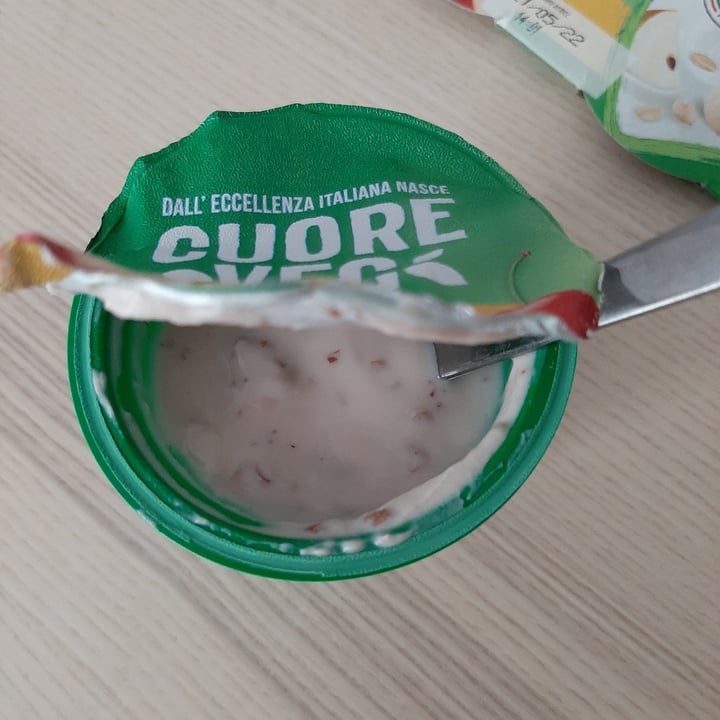 photo of Cuore veg Yogurt Frutta & Cereali shared by @lauramangone on  03 May 2022 - review