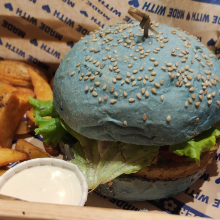 review photo of Flower Burger Ocean burger shared by @ginevrag on 29 Mar 2022 - review