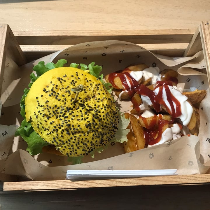 photo of Flower Burger funky cecio shared by @ariannaarisio on  19 Apr 2022 - review