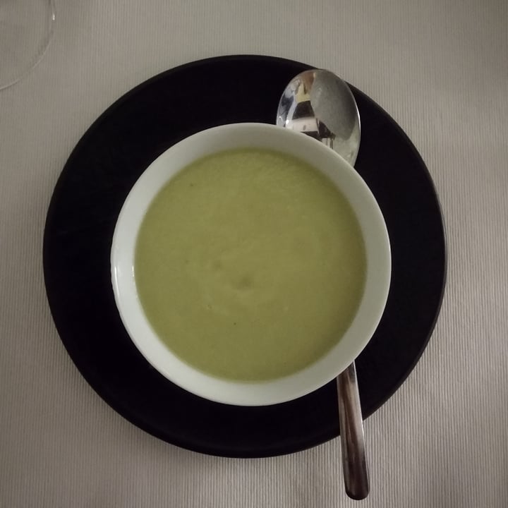 photo of Gastrobar La Guindilla Gazpacho De Melón Y Aguacate shared by @javierpascual on  20 Nov 2022 - review